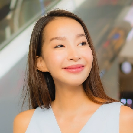 Stephanie Lee